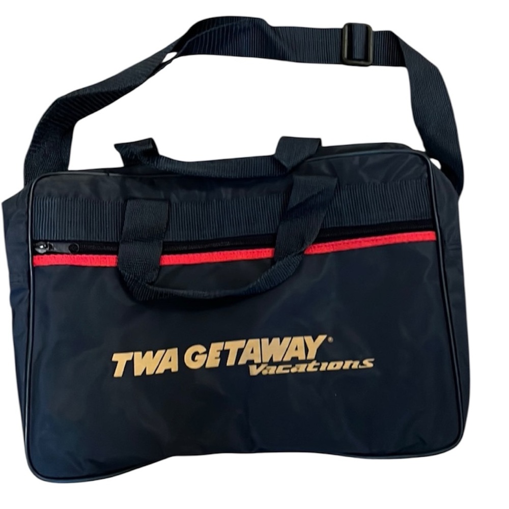 TWA Trans World Airlines Getaway Navy Carry On Shoulder Bag w/travel kit